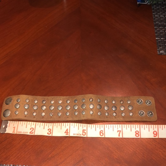 Prwnd tan genuine suede w silver flat studs 9” x 1 1/2” - Picture 5 of 6